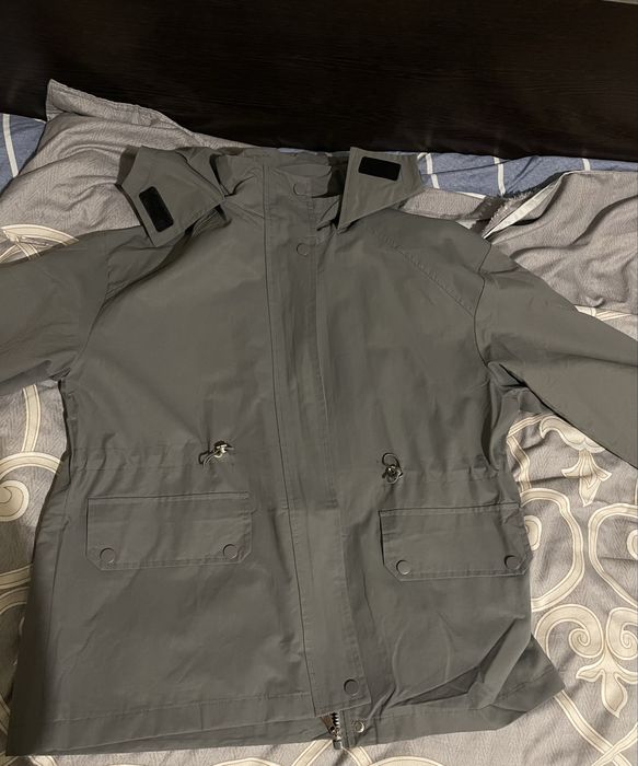 Продам ветровку в отличном состоянии