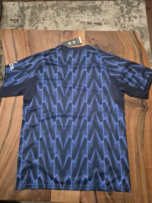 Новите тениски на Арсенал 25/26