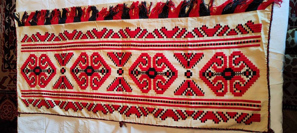 Бродирани възгавници,шевици