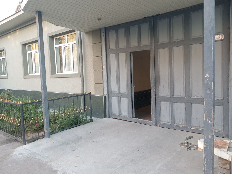 Bektemir tumanida uy sotiladi.