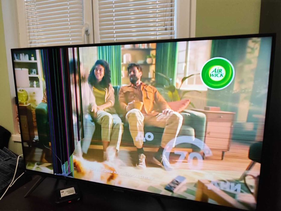 Телевизор SAMSUNG AU7100 43" за части