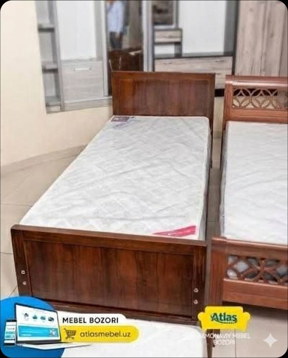 Кровать деревянная с матрасом
