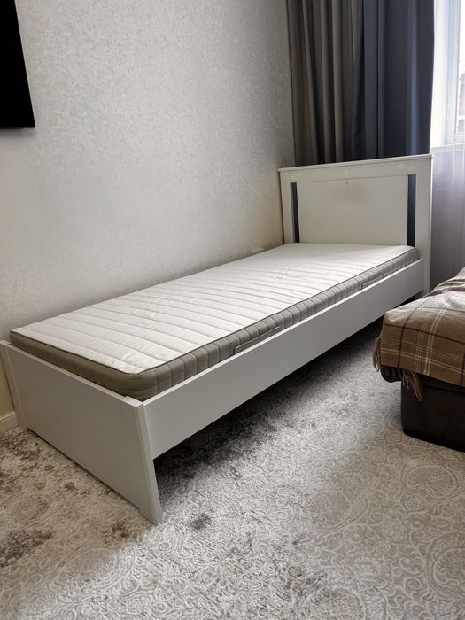 Кровать Ikea подростковая 90*200