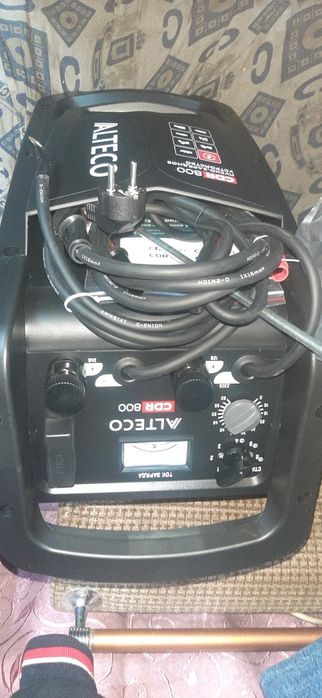 Пусковой зарядний авто