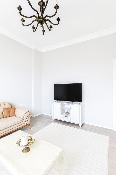 Дава се под наем Етаж от къща в Пловдив, Център - 90 кв.м за 715 € - Снимка #1