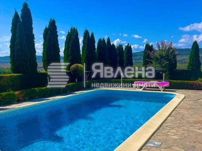 Къща с басейн в Оброчище