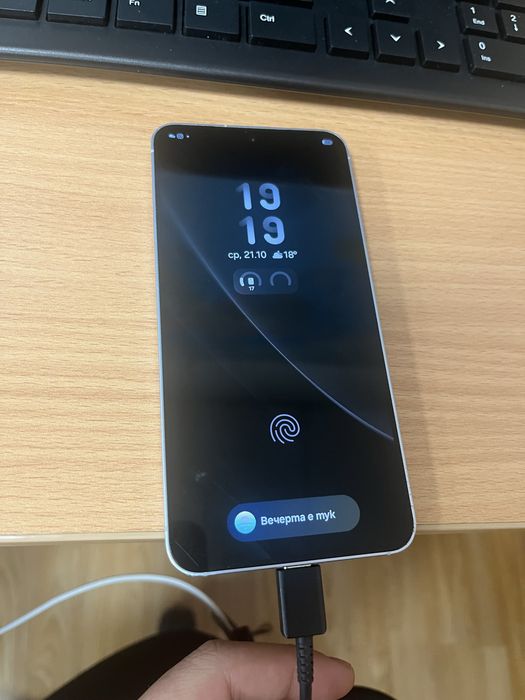 Samsung S25 128gb.