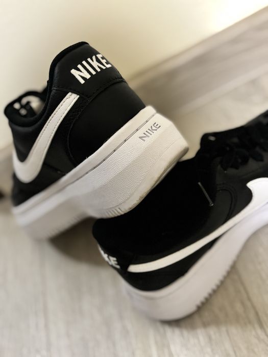 Оригинални дамски маратонки Nike