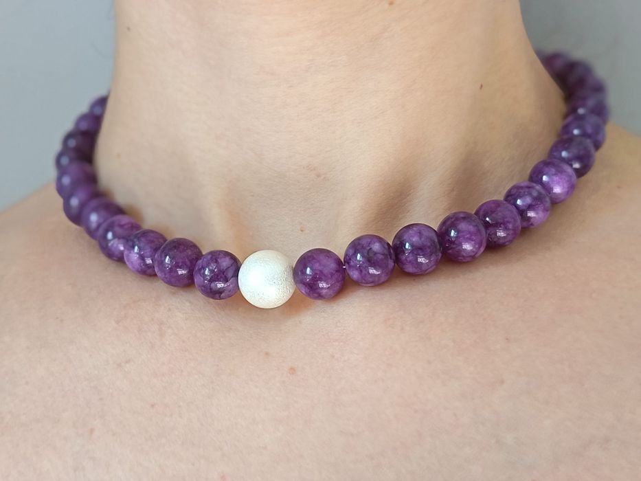 Margele/lanț /colier din pietre de jad cu perla de scoica