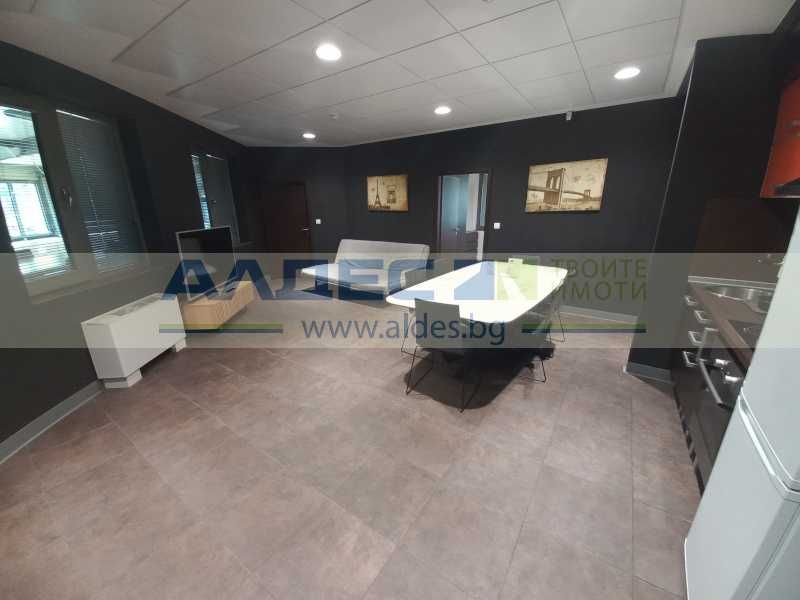 Стилно обзаведен тристаен ап. в Младост 4!