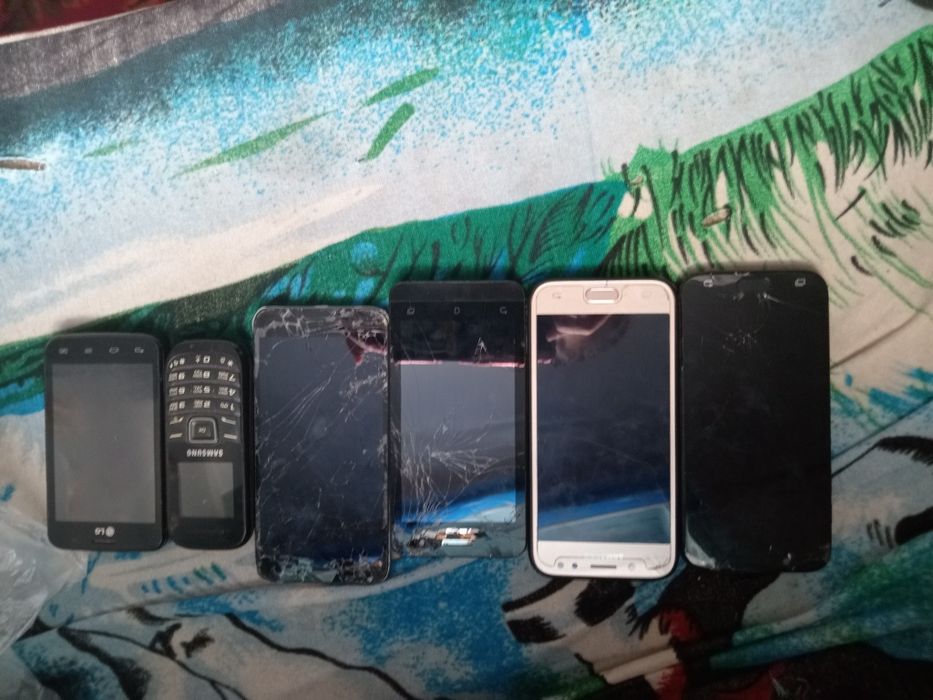 Обменяю на телефон рабочий либо 20тысяч