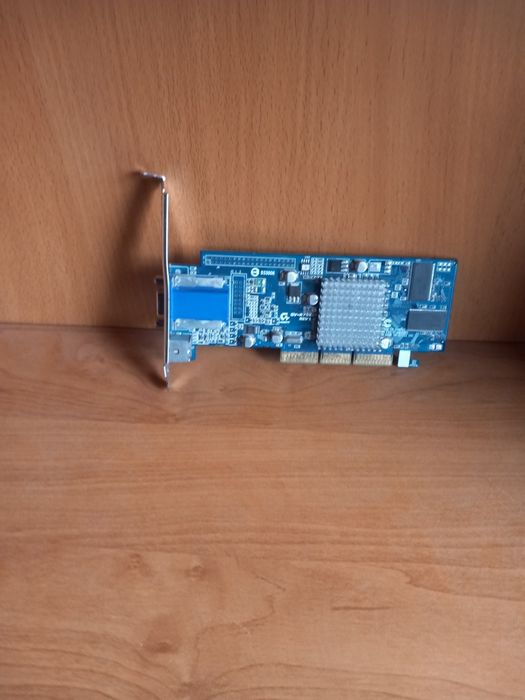Vand placa video veche pt pc vechi