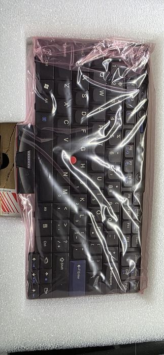 Продавам чисто нова клавиатура за лаптоп Lenovo Thinkpad