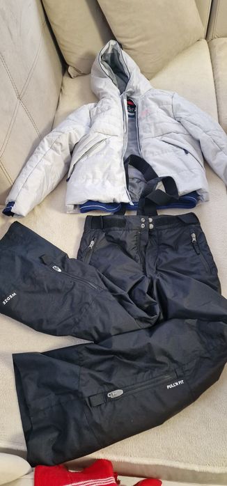Costum ski fete .