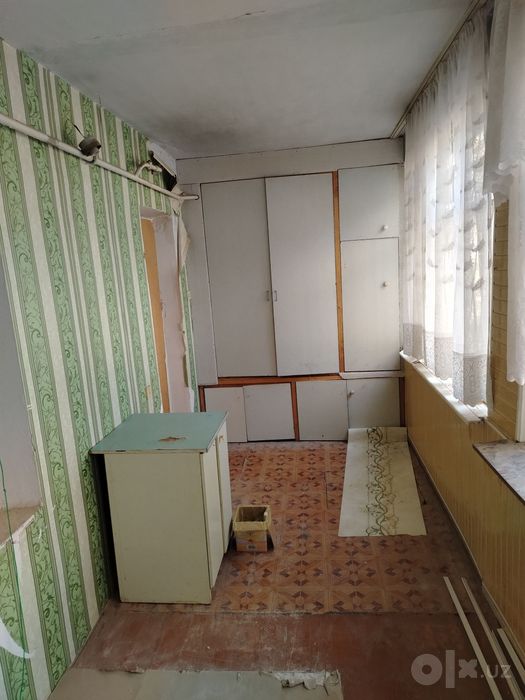 ПРОДАЕТСЯ Чирчик ш. 4 м/н кирпичный кубик дом 1/1/4 +2×6 балкон 46 м²