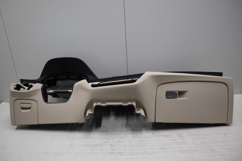 Арматурно табло БМВ Г30 Г31 BMW G30 G31 Черно/Бежово