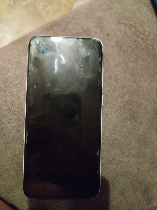 Самсунг а11 и в подарок аирподсы