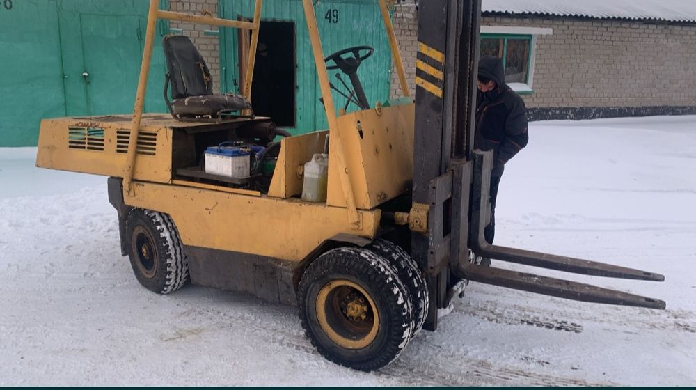 Вилочный погрузчик