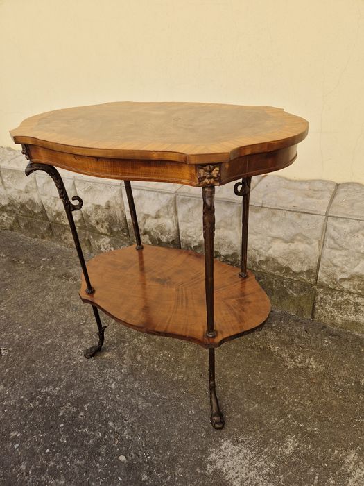 Уникална антикварна френска дървена маса с интарзия и бронз