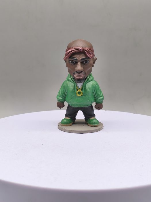 Фигурки на 2pac и Snoop Dogg в различни цветове и размер.