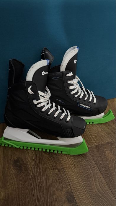 Коньки (хоккейные)