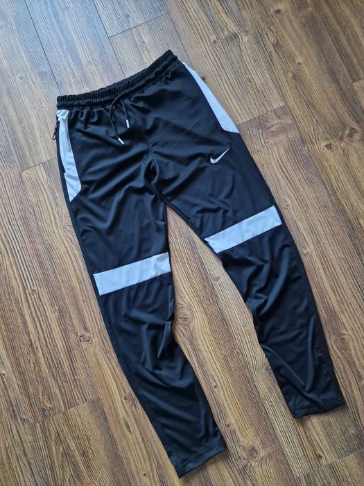 Мъжки спортен екип долнище и горнище размер S M L XL 2XL 
Най-висок кл