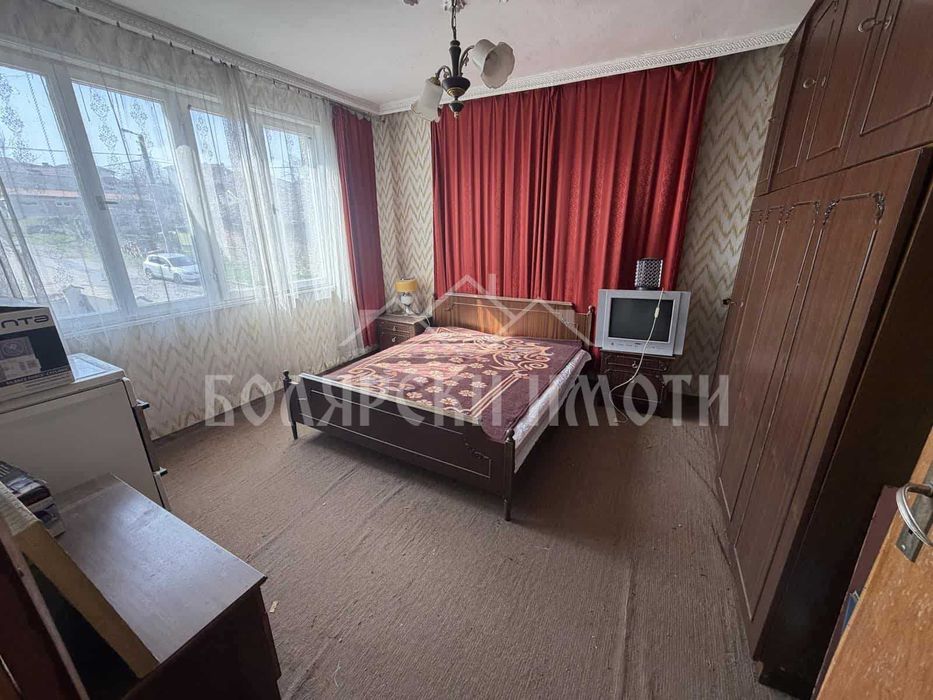 Монолитна двуетажна къща в с. Присово