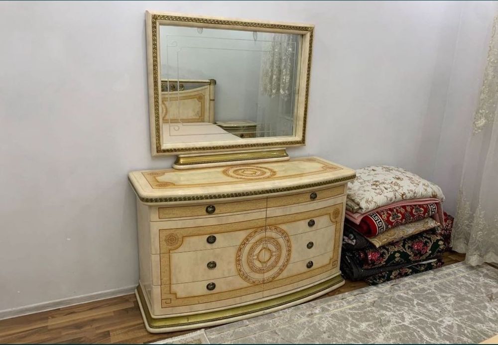 Продам камод Зеркалом б/у 60000   Алматы