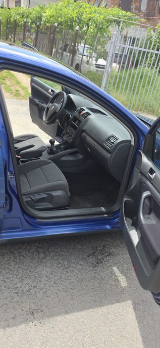 Vând vw golf 5 1.6 fsi