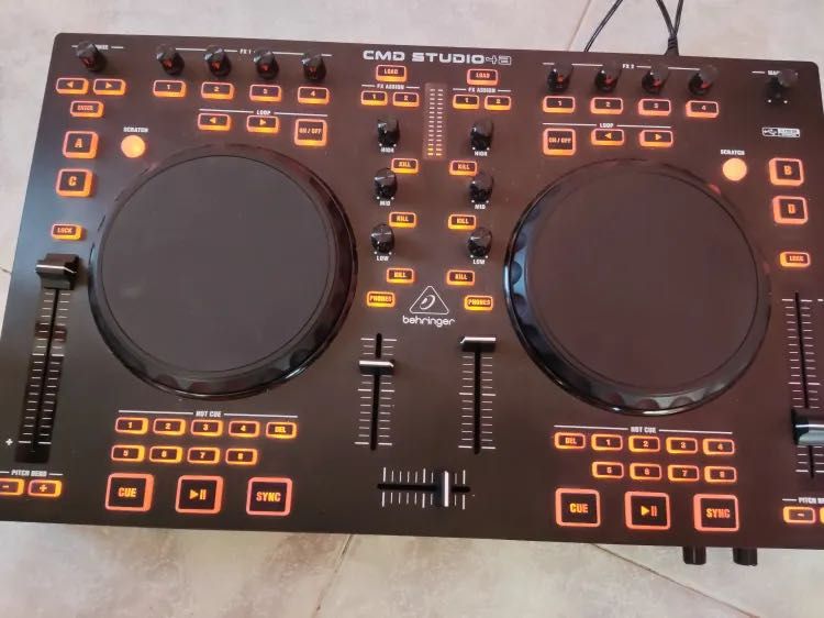 DJ Контролер Behringer CMD Studio 4a - Пълен комплект с кутия