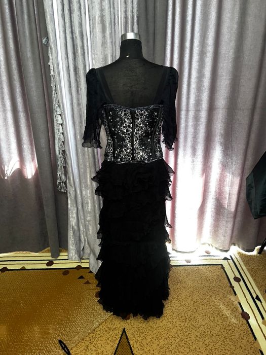 Платья вечерние нарядные