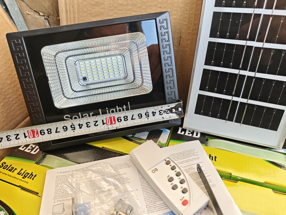 Proiector 50w cu panou solar