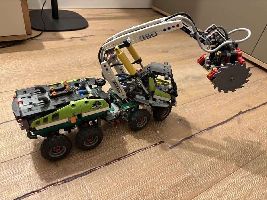 Lego Technic Forest Machine 42080