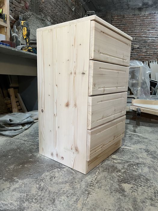 Скрин с четири чекмеджета