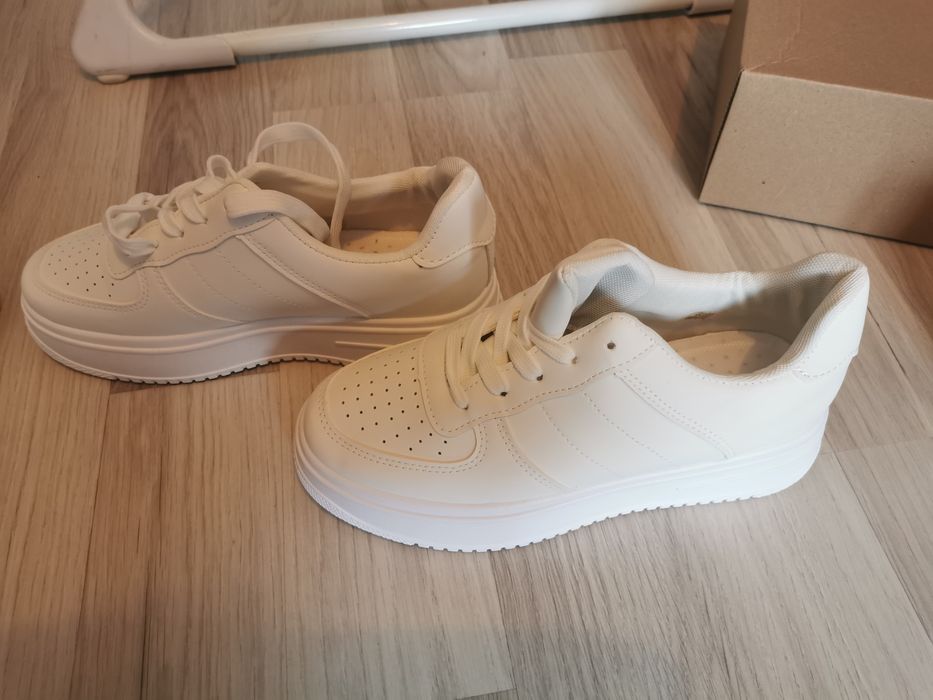 Чисто Нови маратонки