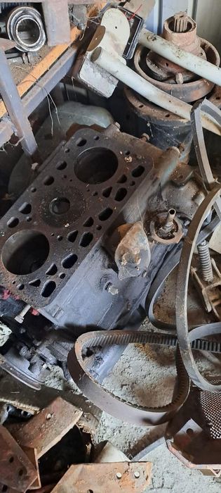 Vând următoarele piese