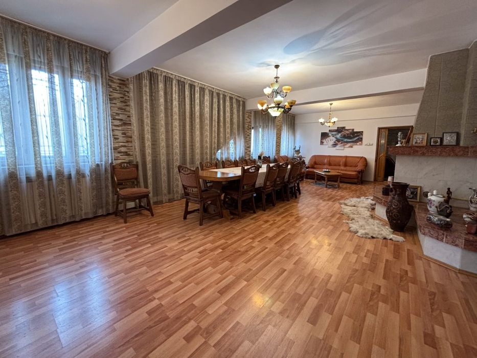 Casa/Cladire de inchiriat Bucium 730mp Central