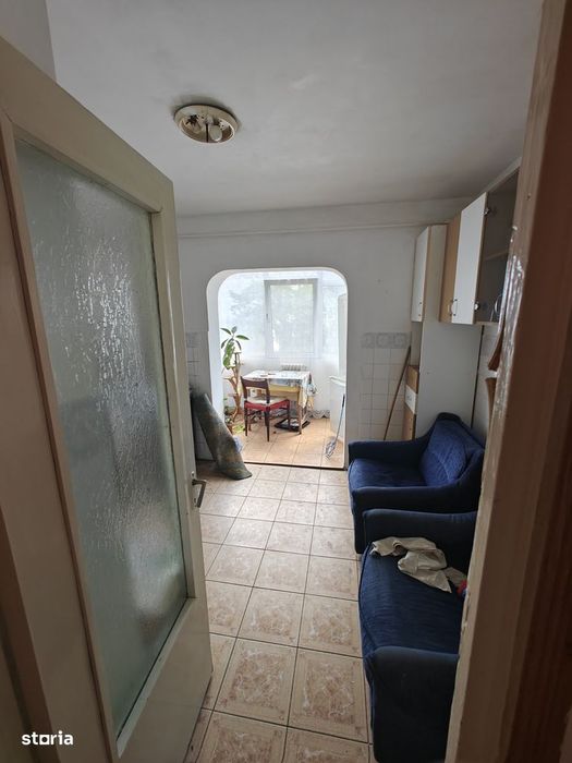 Apartament 3 camere de închiriat, cu balcon