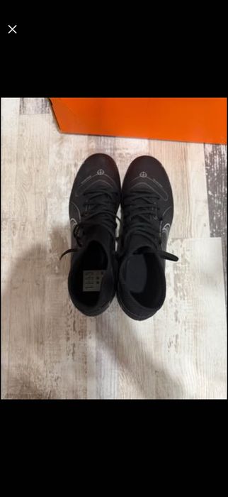 Чисто нови бутони Nike