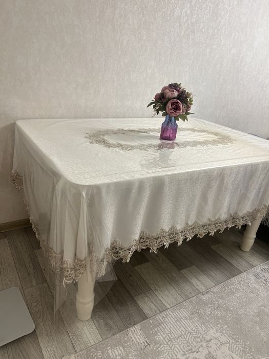 Продам стол для гостиной