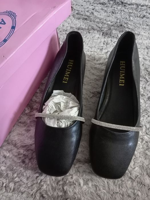 Черные туфли с поясом