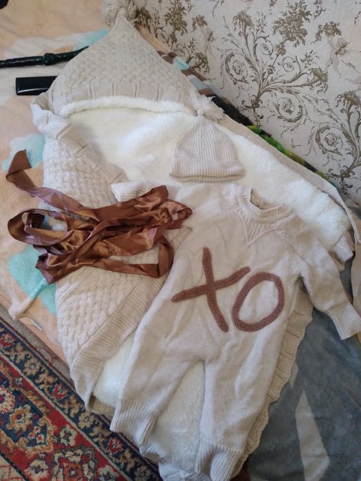 Комплект на выписку с роддома. Продам