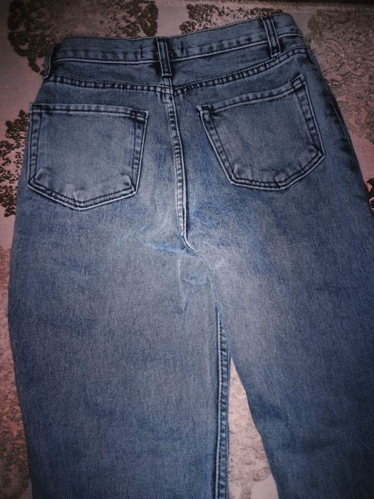 Дамски дънки с изчистен дизайн