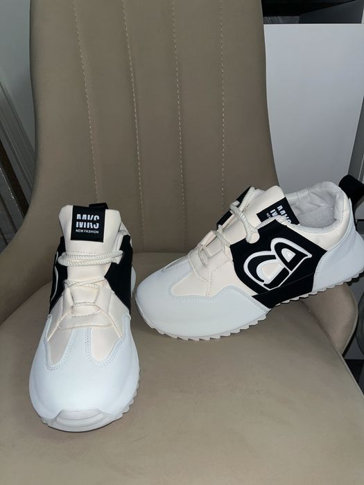 Продам новые Кроссовки