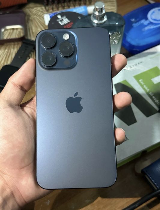 Продается айфон 15 про макс на 256 гб