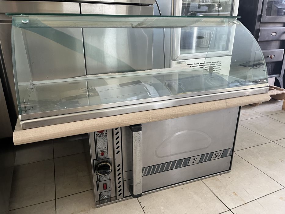 Топла витрина топла