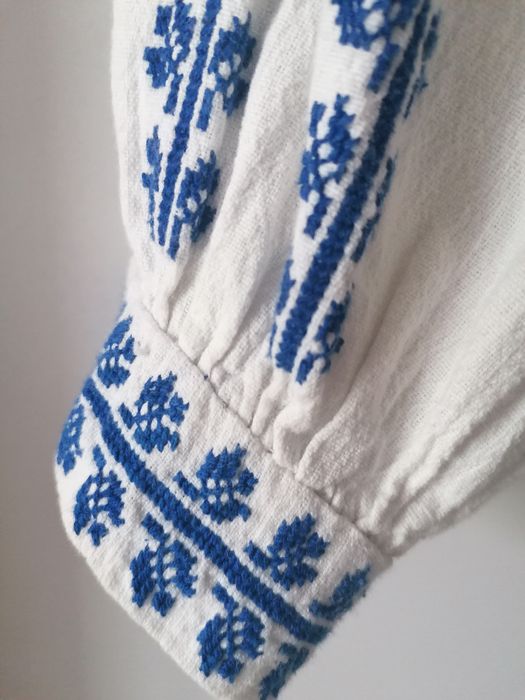 Vând ie cu poale - costum popular