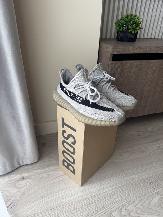 Yeezy 350 v2 42 2/3