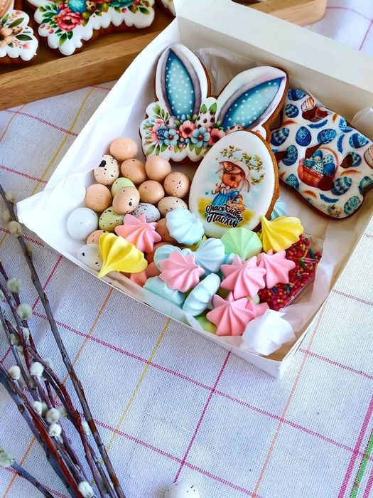 Подарочный бокс с пряниками и сладости