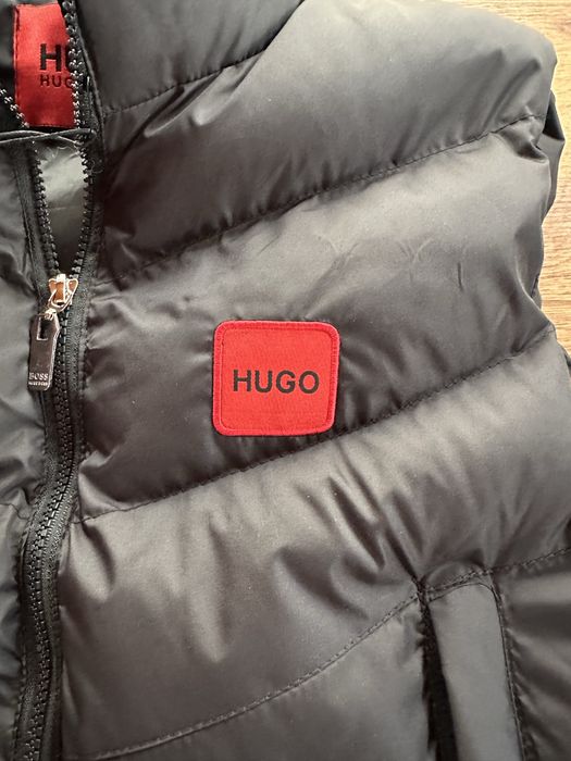 Мъжки,черен елек Hugo BOSS с бродирано лого и двойни джобове